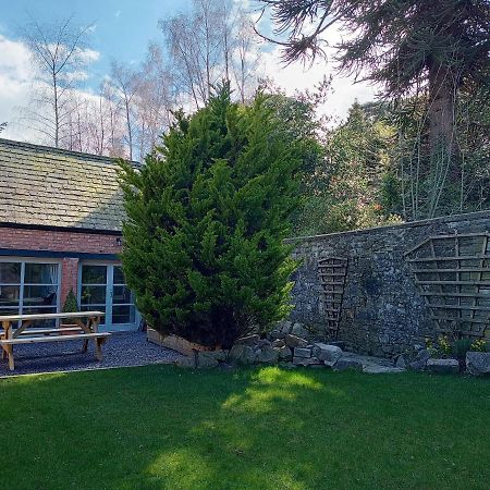 The West Wing At Eriviat Hall Hot Tub Henllan  Eksteriør billede
