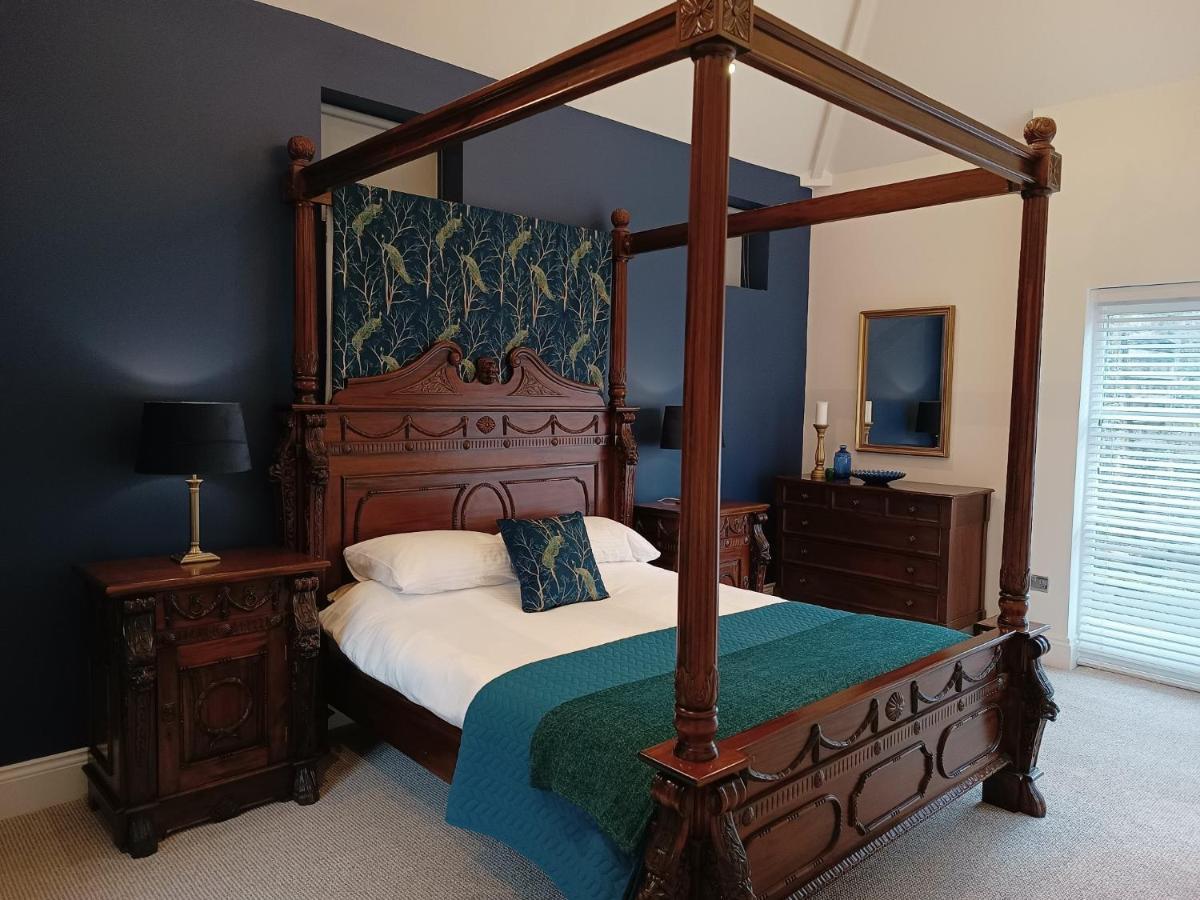 The West Wing At Eriviat Hall Hot Tub Henllan  Eksteriør billede