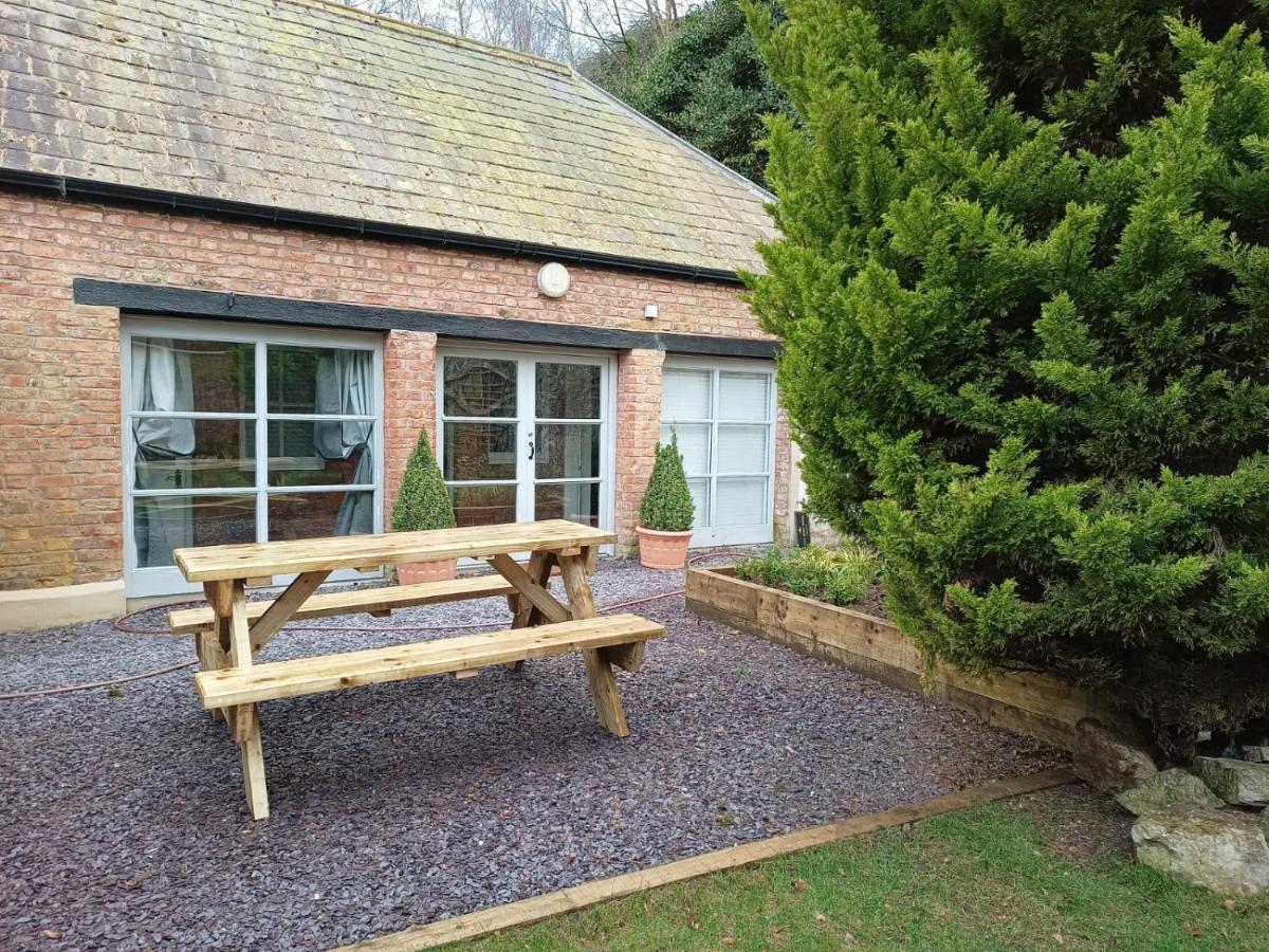 The West Wing At Eriviat Hall Hot Tub Henllan  Eksteriør billede