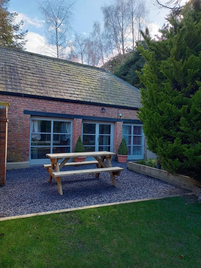 The West Wing At Eriviat Hall Hot Tub Henllan  Eksteriør billede