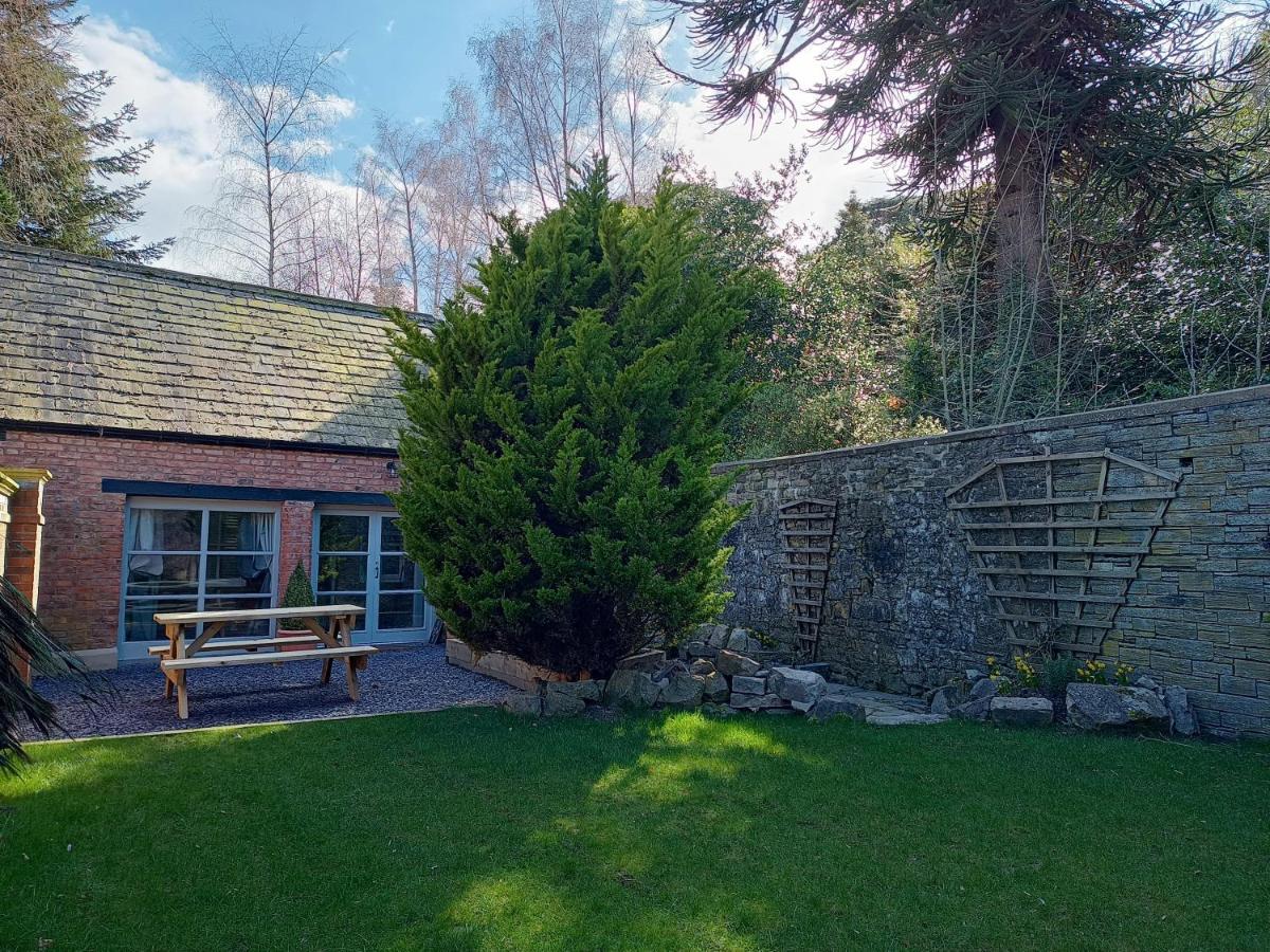 The West Wing At Eriviat Hall Hot Tub Henllan  Eksteriør billede
