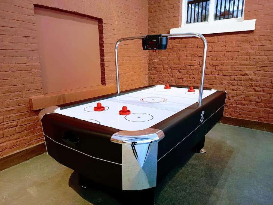 The West Wing At Eriviat Hall Hot Tub Henllan  Eksteriør billede